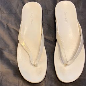 Ladies Calvin Klein Patton leather flip flops